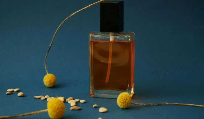 كيف اعرف العطر اصلي او تقليد - ألوان العطر المقلد جذابة